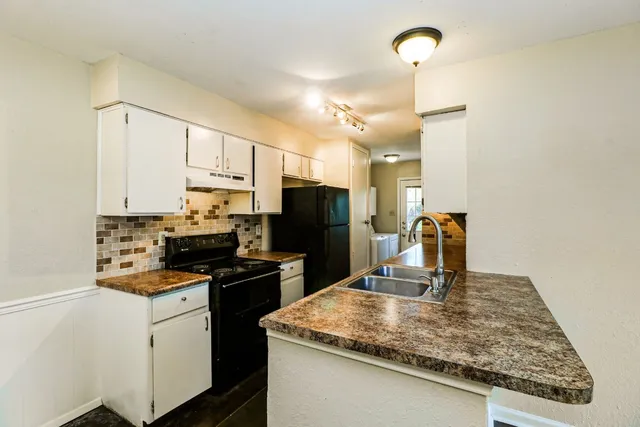 $1,375 | 9903 Hundred Oaks Circle, Austin, TX 78750