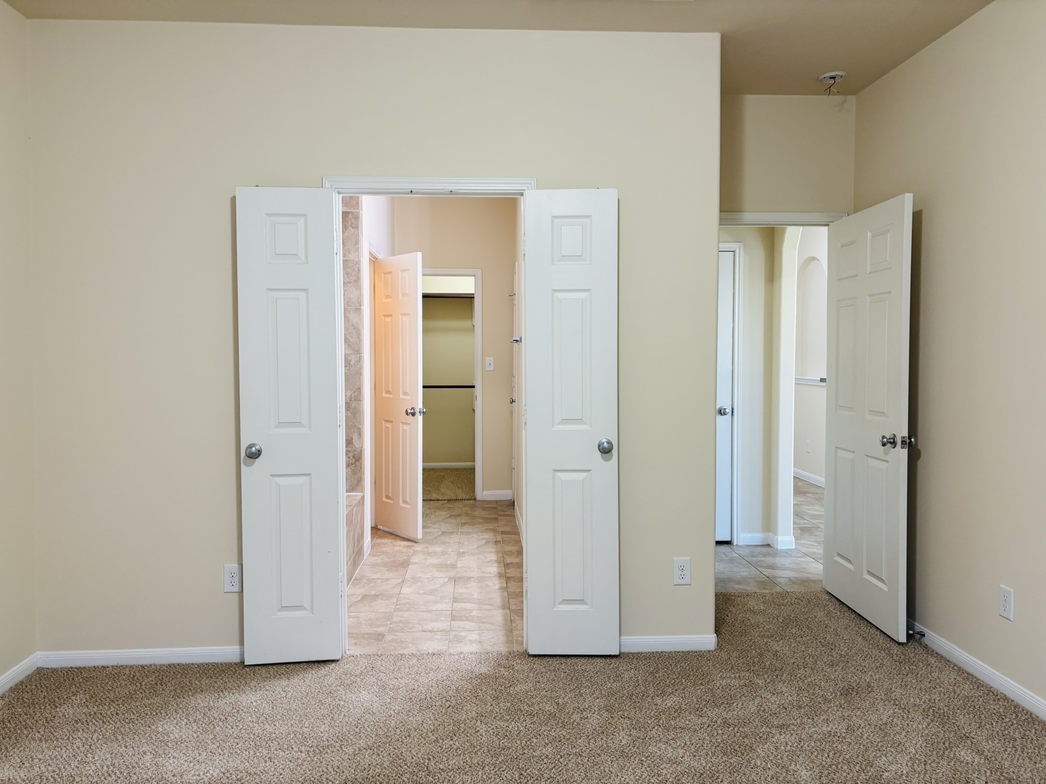 8525 Sunset Loch Drive Spring, TX 77379 - Photo 12 of 28 an empty room with closet and a bathroom