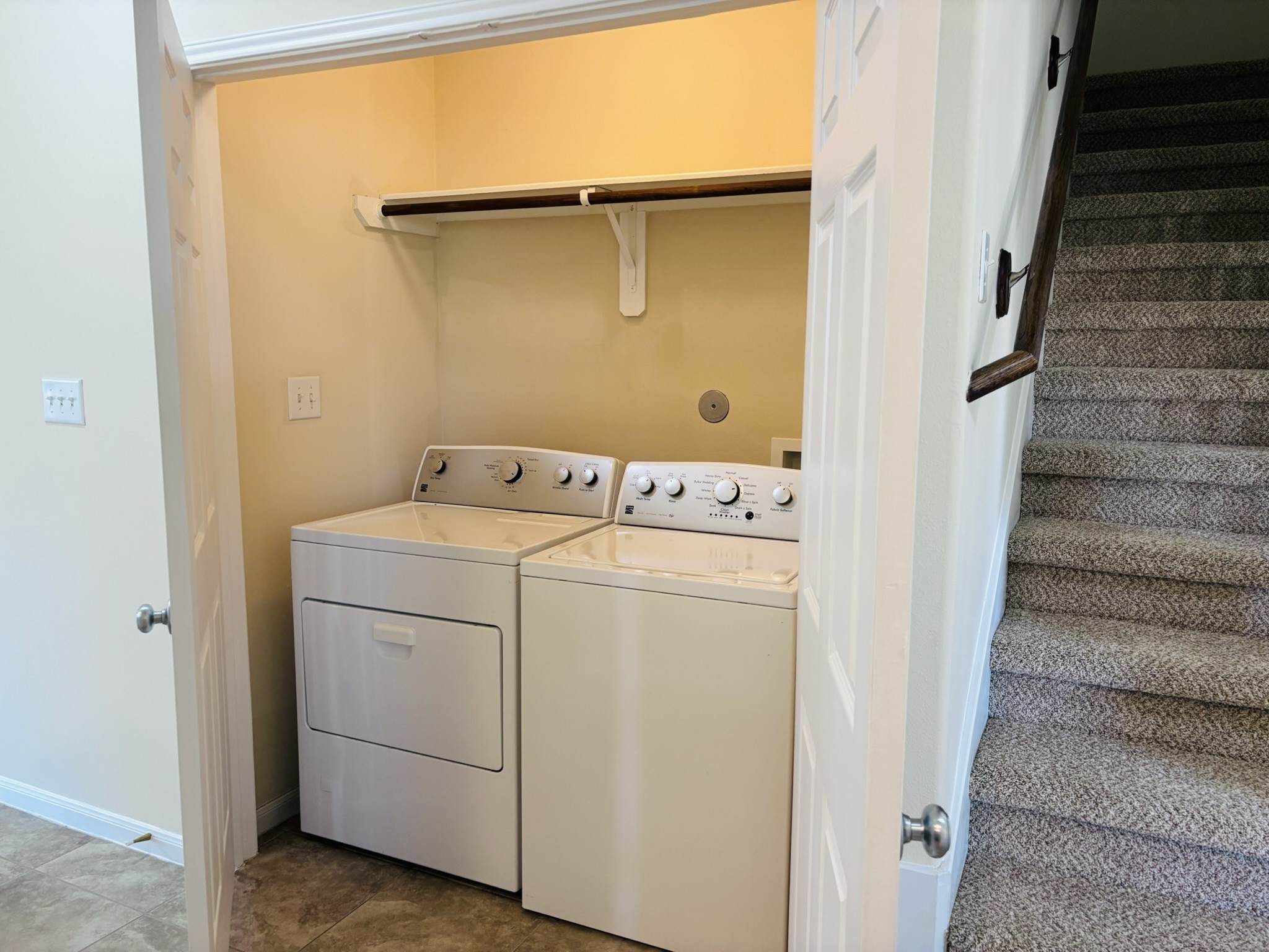 8525 Sunset Loch Drive Spring, TX 77379 - Photo 7 of 28 a utility room with dryer and washer