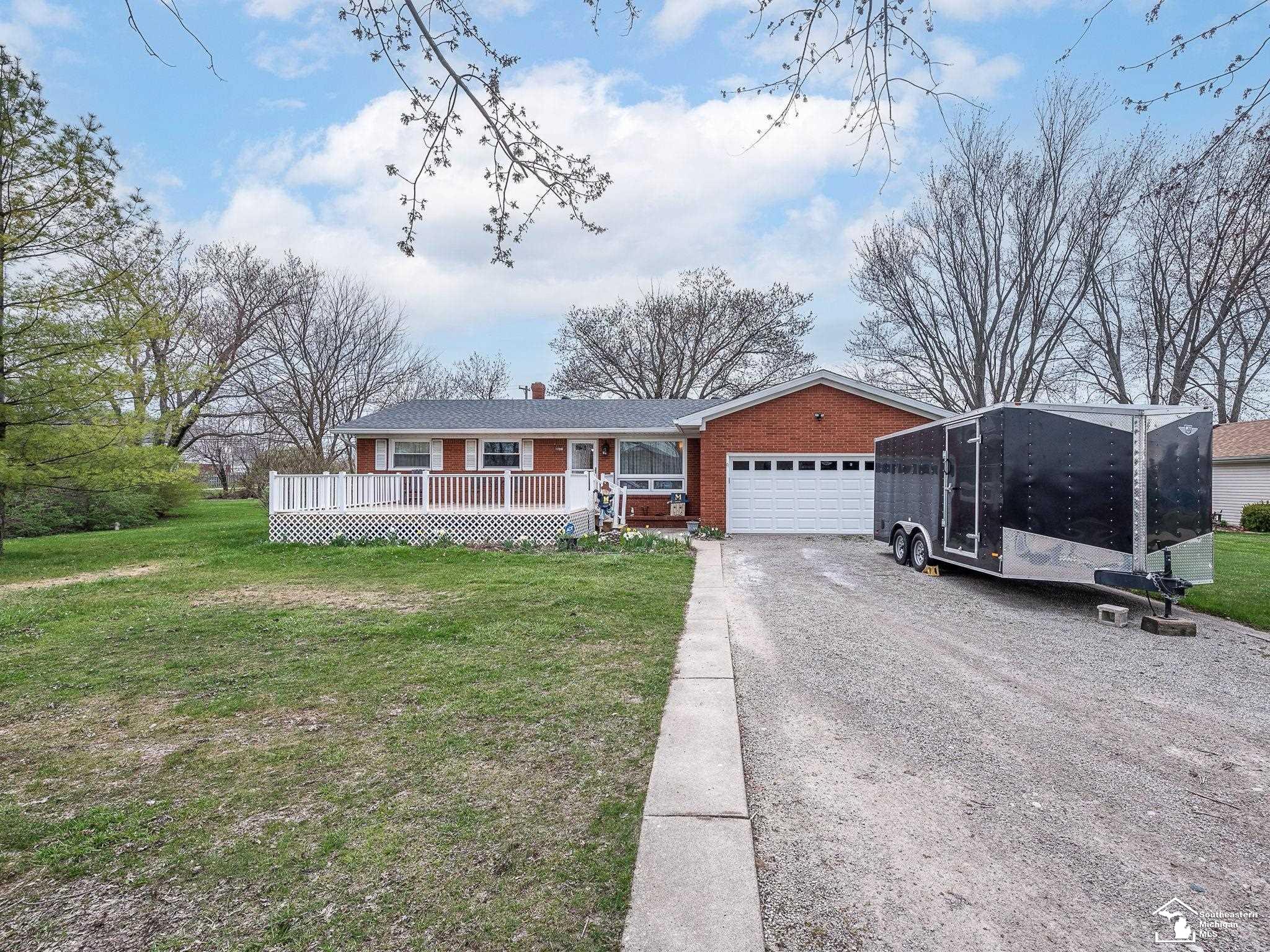 1094 South Raisinville Road Monroe, MI 48161 - Photo 1 of 26