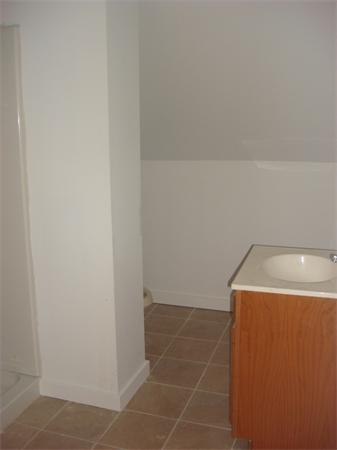 30 Allen Street Springfield, MA 01108 - Photo 8 of 9 a bathroom with a bathtub