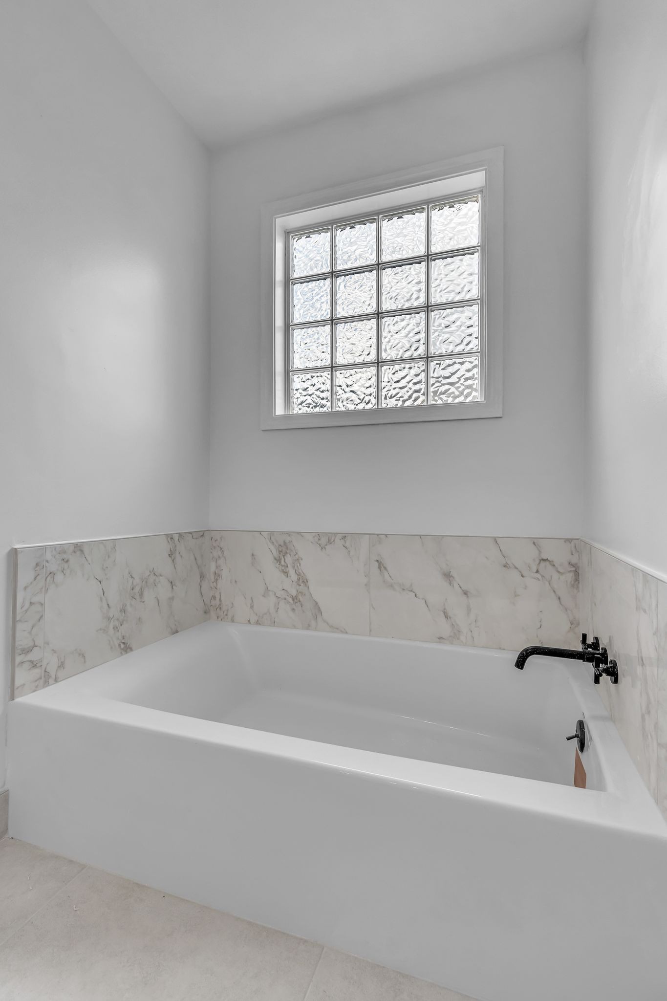 2006 Trenton Drive Spring Hill, TN 37174 - Photo 24 of 36 a bathroom with a bathtub and a window