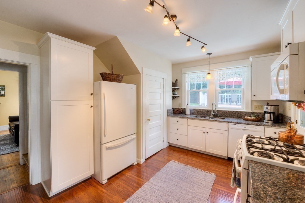 37 Holt Road Holden, MA 01520 - Photo 16 of 39 Gallery Image 16