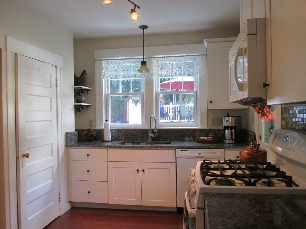37 Holt Road Holden, MA 01520 - Photo 18 of 39 Gallery Image 18
