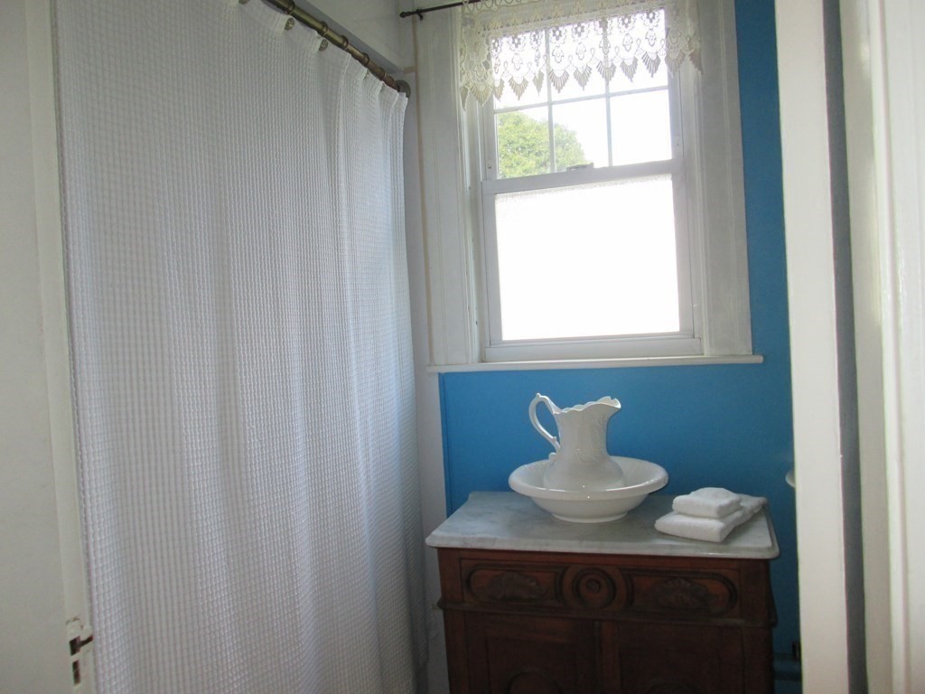 37 Holt Road Holden, MA 01520 - Photo 20 of 39 Gallery Image 20