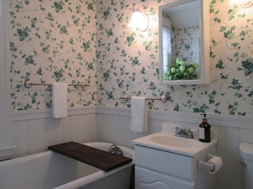 37 Holt Road Holden, MA 01520 - Photo 23 of 39 Gallery Image 23