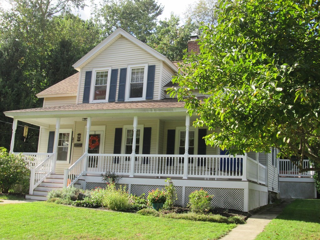 37 Holt Road Holden, MA 01520 - Photo 3 of 39 Gallery Image 3