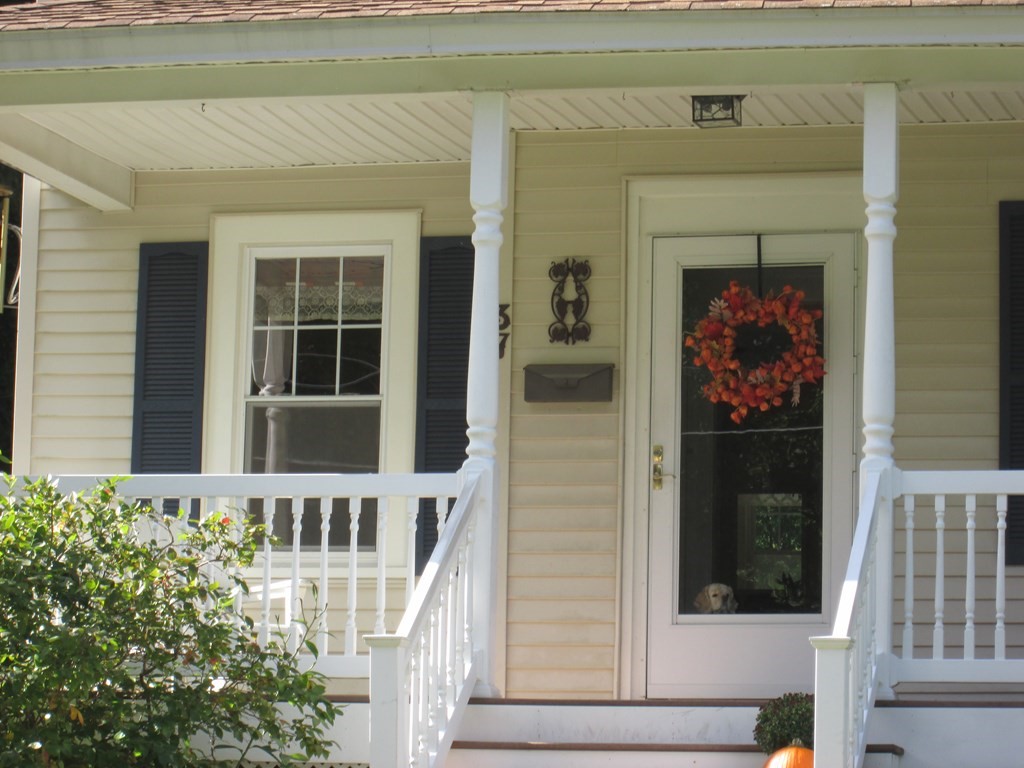 37 Holt Road Holden, MA 01520 - Photo 4 of 39 Gallery Image 4