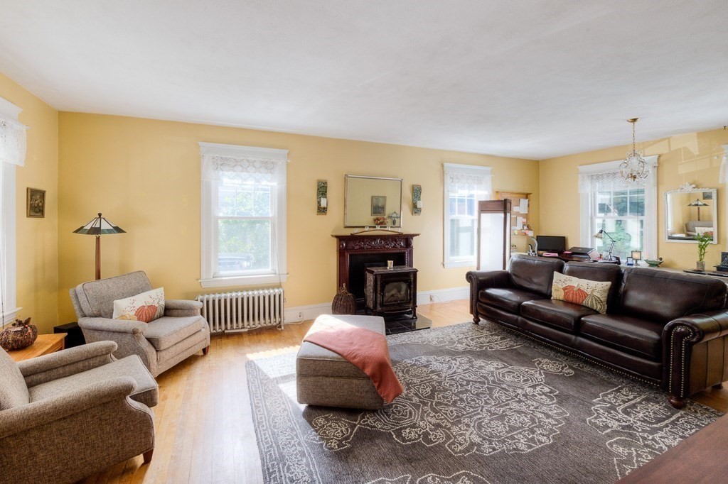 37 Holt Road Holden, MA 01520 - Photo 8 of 39 Gallery Image 8