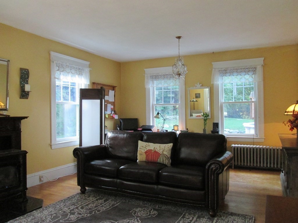 37 Holt Road Holden, MA 01520 - Photo 9 of 39 Gallery Image 9