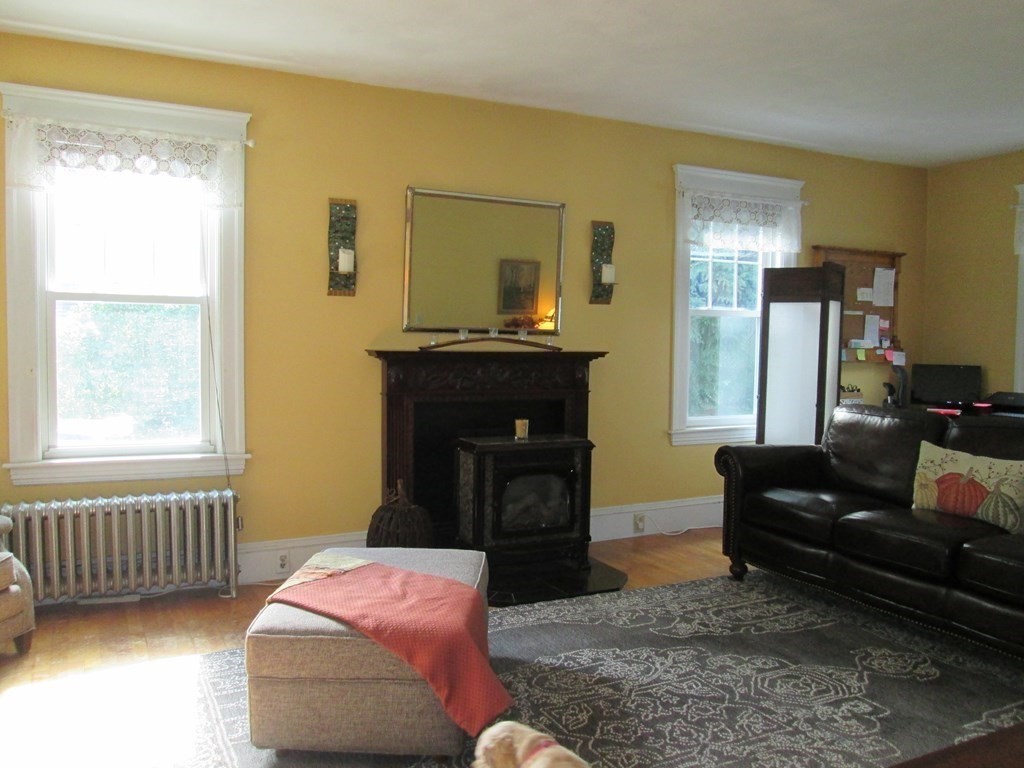 37 Holt Road Holden, MA 01520 - Photo 10 of 39 Gallery Image 10