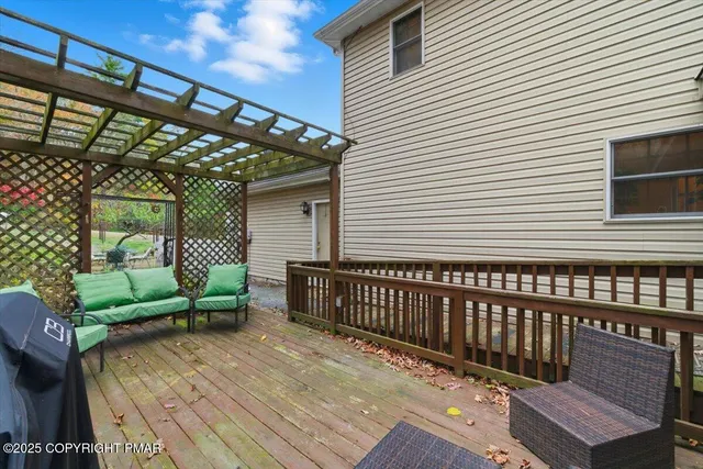 $595,000 | 102 Arbor Way, Stroudsburg, PA 18360