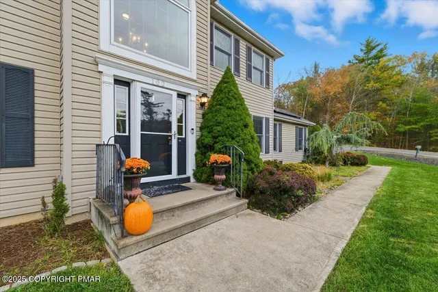 $595,000 | 102 Arbor Way, Stroudsburg, PA 18360