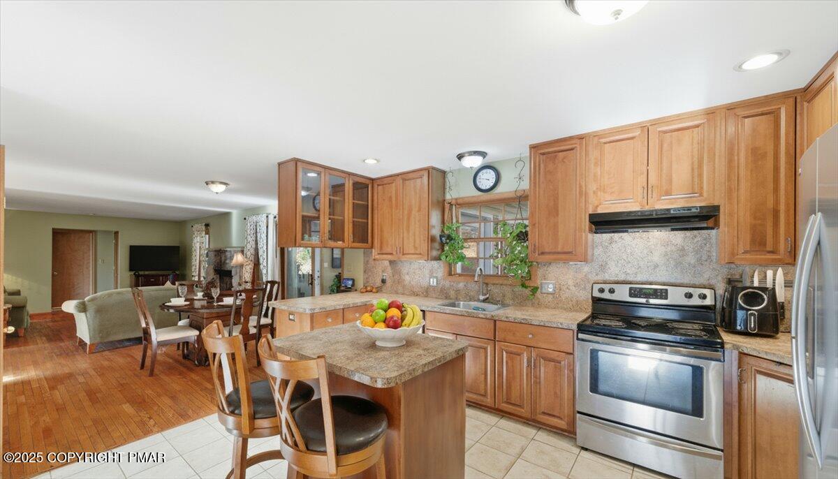 102 Arbor Way Stroudsburg, PA 18360 - Photo 10 of 50 a kitchen with a table chairs stove and cabinets