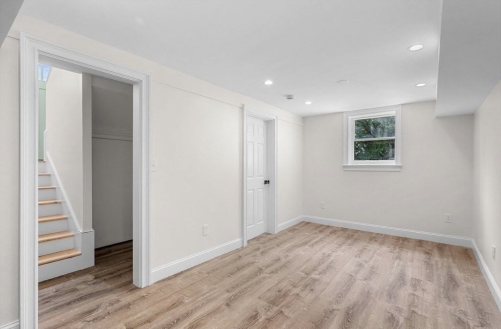 22 Abbott Road Waltham, MA 02452 - Photo 10 of 36