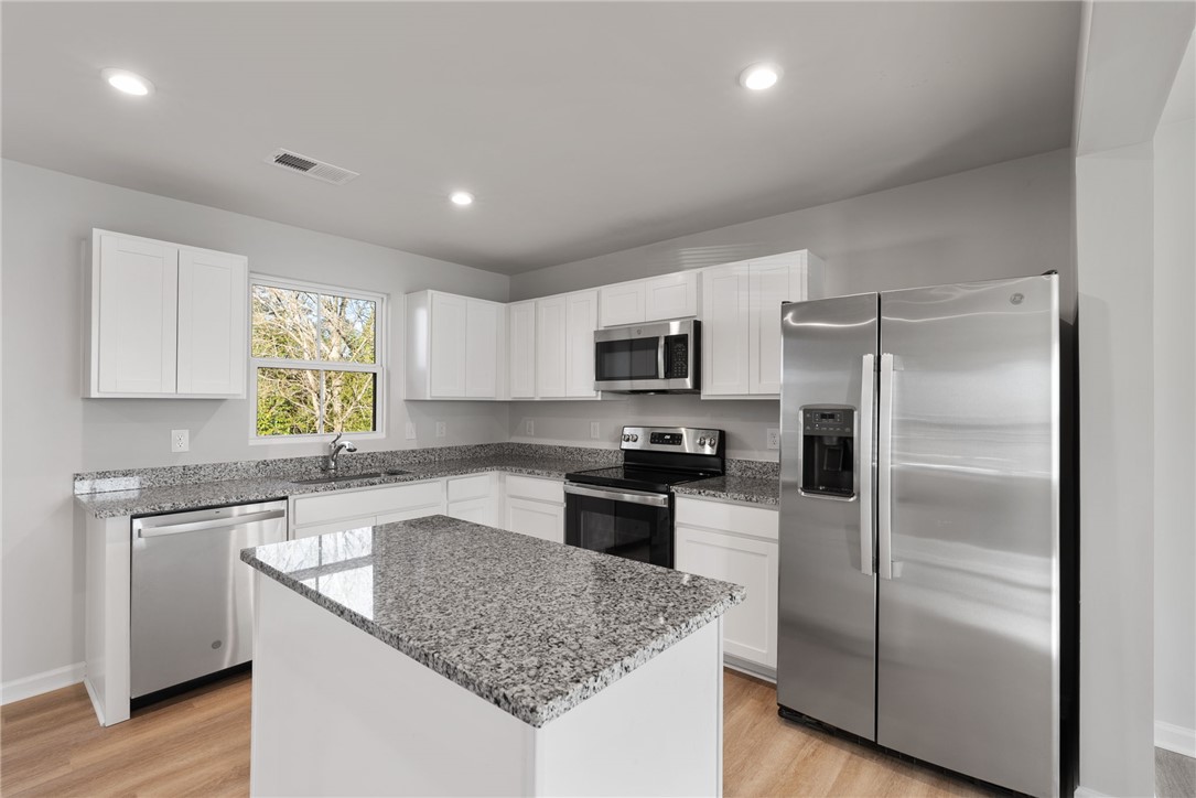 109 Brooklane Court Easley, SC 29642 - Photo 4 of 47 This bright kitchen features modern appliances and ample counter space for culinary pursuits.