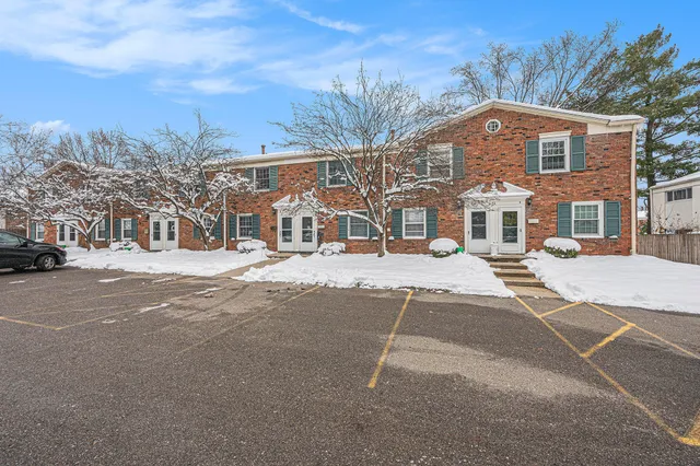 $1,425 | 709 Garland Circle, Unit A, Kalamazoo, MI 49008