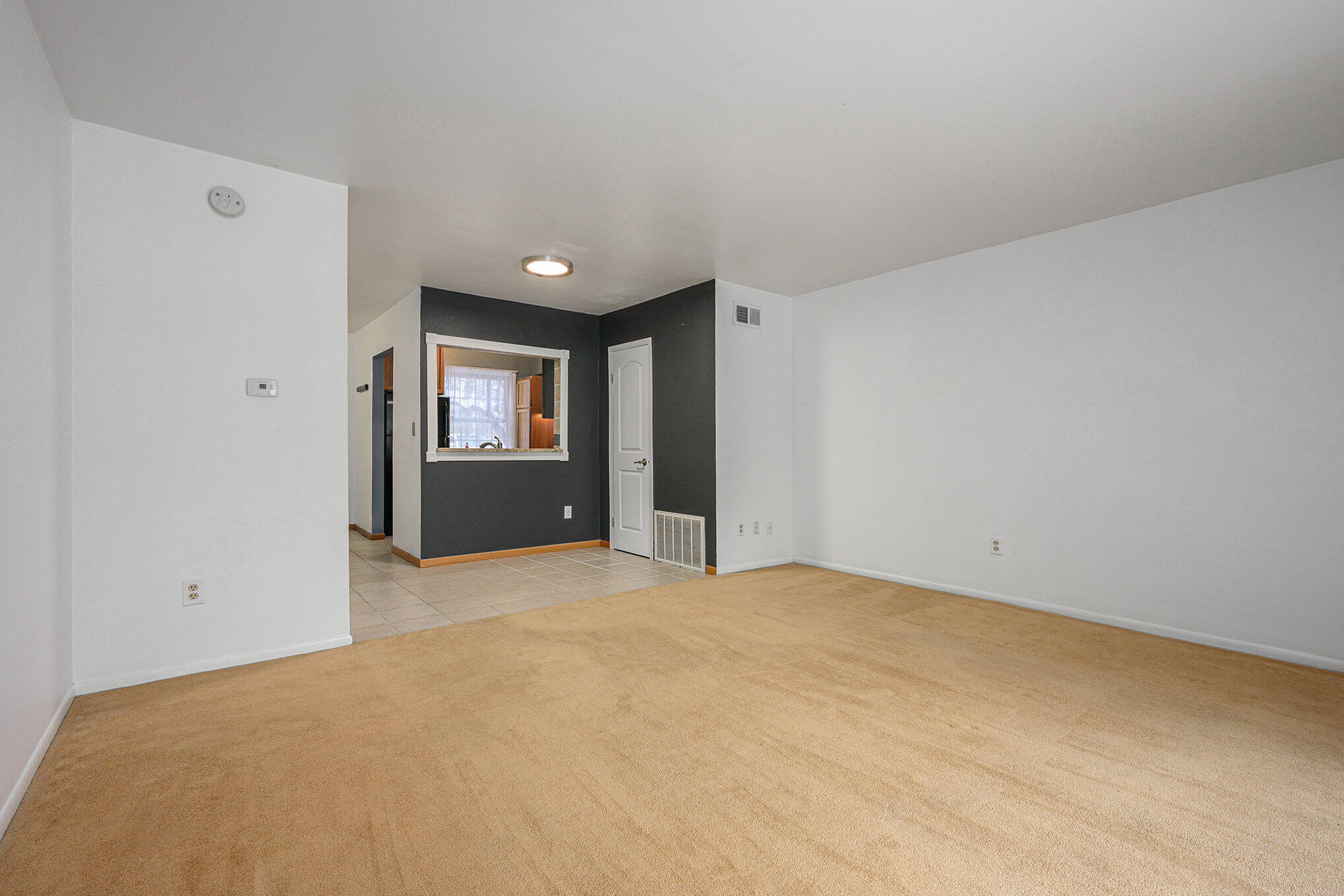 709 Garland Circle, Unit A Kalamazoo, MI 49008 - Photo 5 of 19 005_file_958