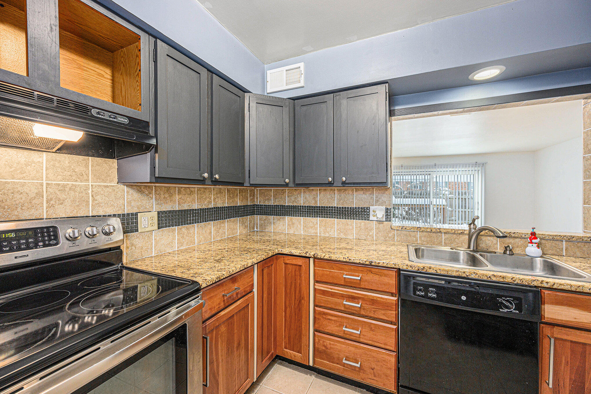 709 Garland Circle, Unit A Kalamazoo, MI 49008 - Photo 7 of 19 007_file_122