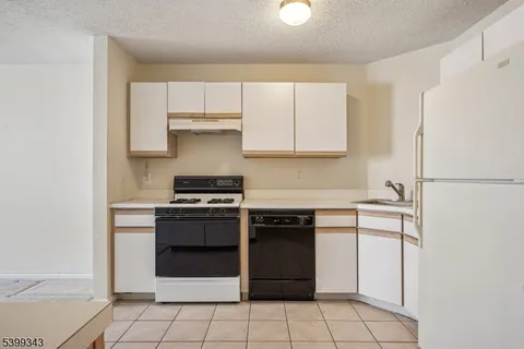 $442,000 | 51 Guisborough Way, Edison, NJ 08820