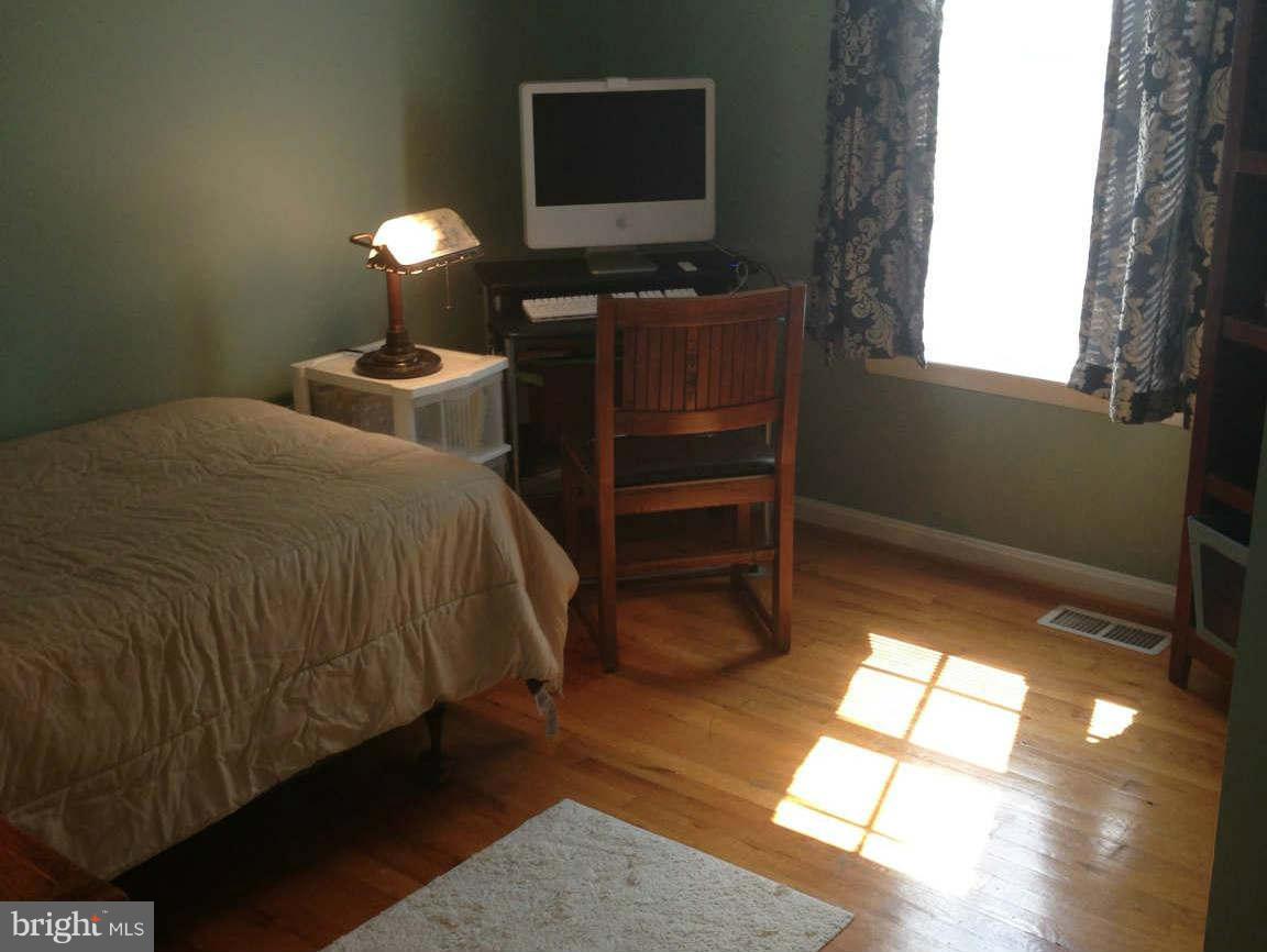 202 Hunter Run Road Winchester, VA 22602 - Photo 23 of 25 Bedroom