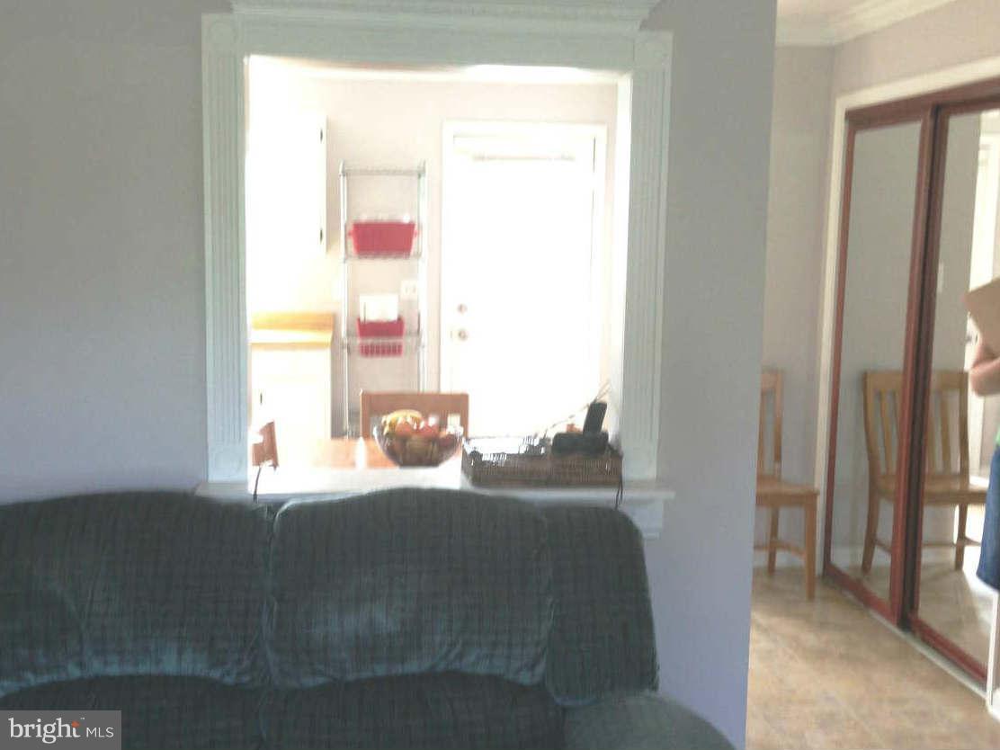 202 Hunter Run Road Winchester, VA 22602 - Photo 4 of 25 Family Room