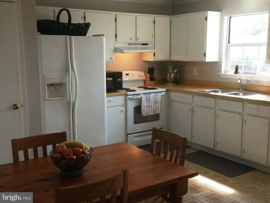 202 Hunter Run Road Winchester, VA 22602 - Photo 5 of 25 Kitchen