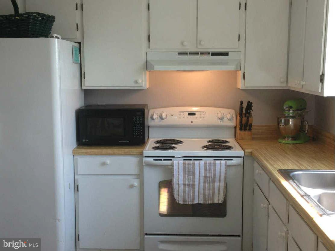202 Hunter Run Road Winchester, VA 22602 - Photo 6 of 25 Kitchen