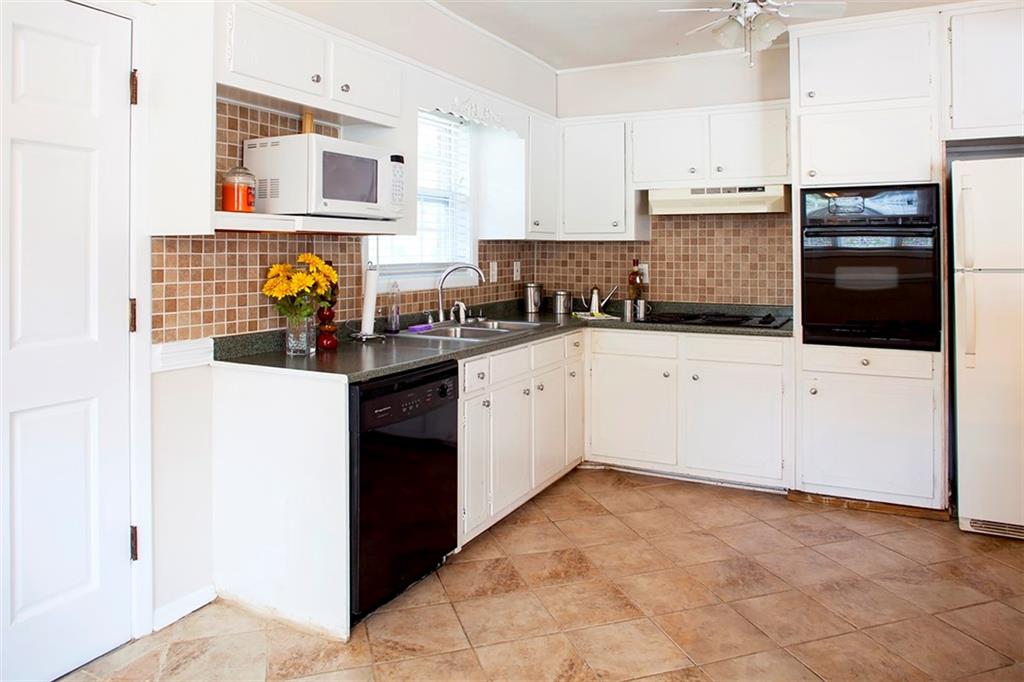 1620 Flat Shoals Road Southeast Atlanta, GA 30316 - Photo 3 of 23