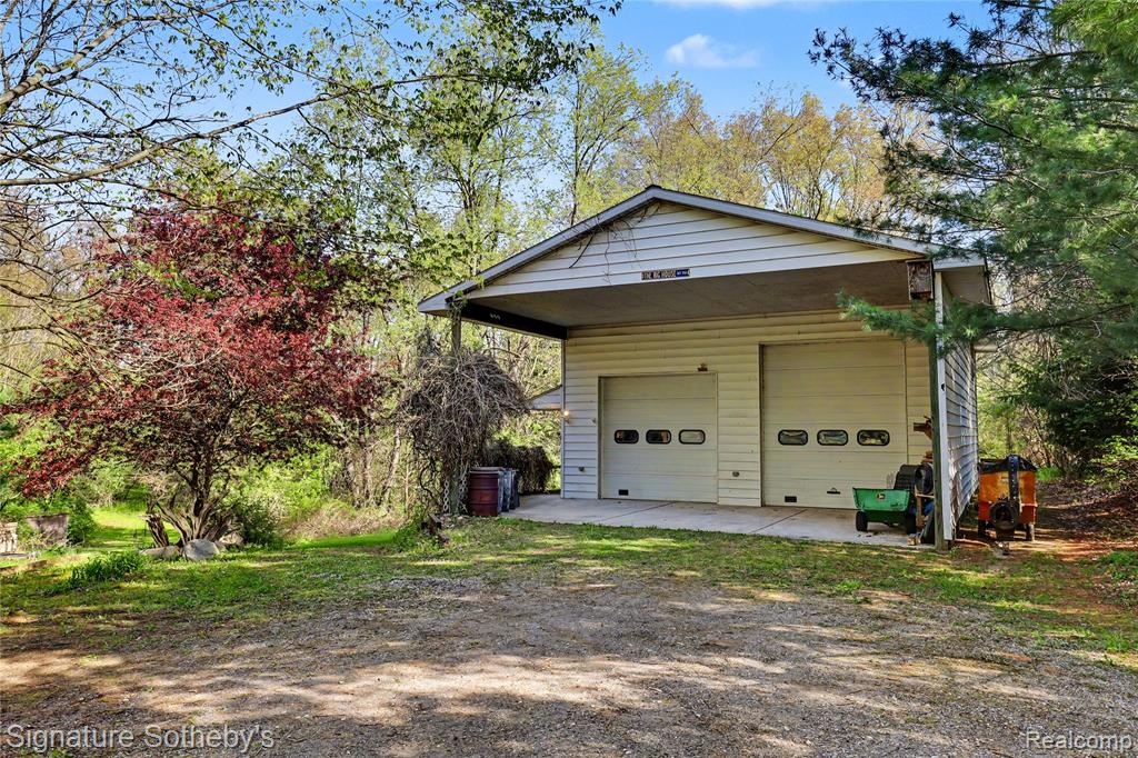 610 West Ellis Street Belding, MI 48809 - Photo 3 of 47