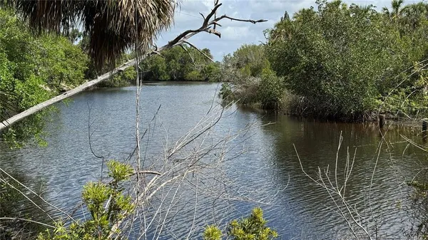 $335,000 | 12807 Upper Manatee River Road, Bradenton, FL 34212