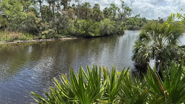 $335,000 | 12807 Upper Manatee River Road, Bradenton, FL 34212