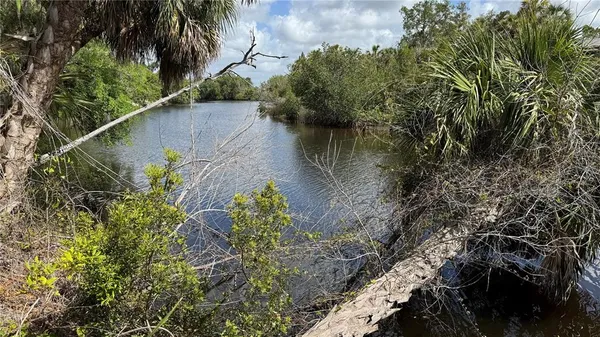 $335,000 | 12807 Upper Manatee River Road, Bradenton, FL 34212