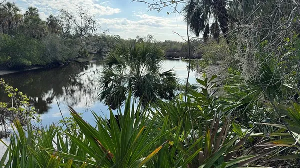 $335,000 | 12807 Upper Manatee River Road, Bradenton, FL 34212