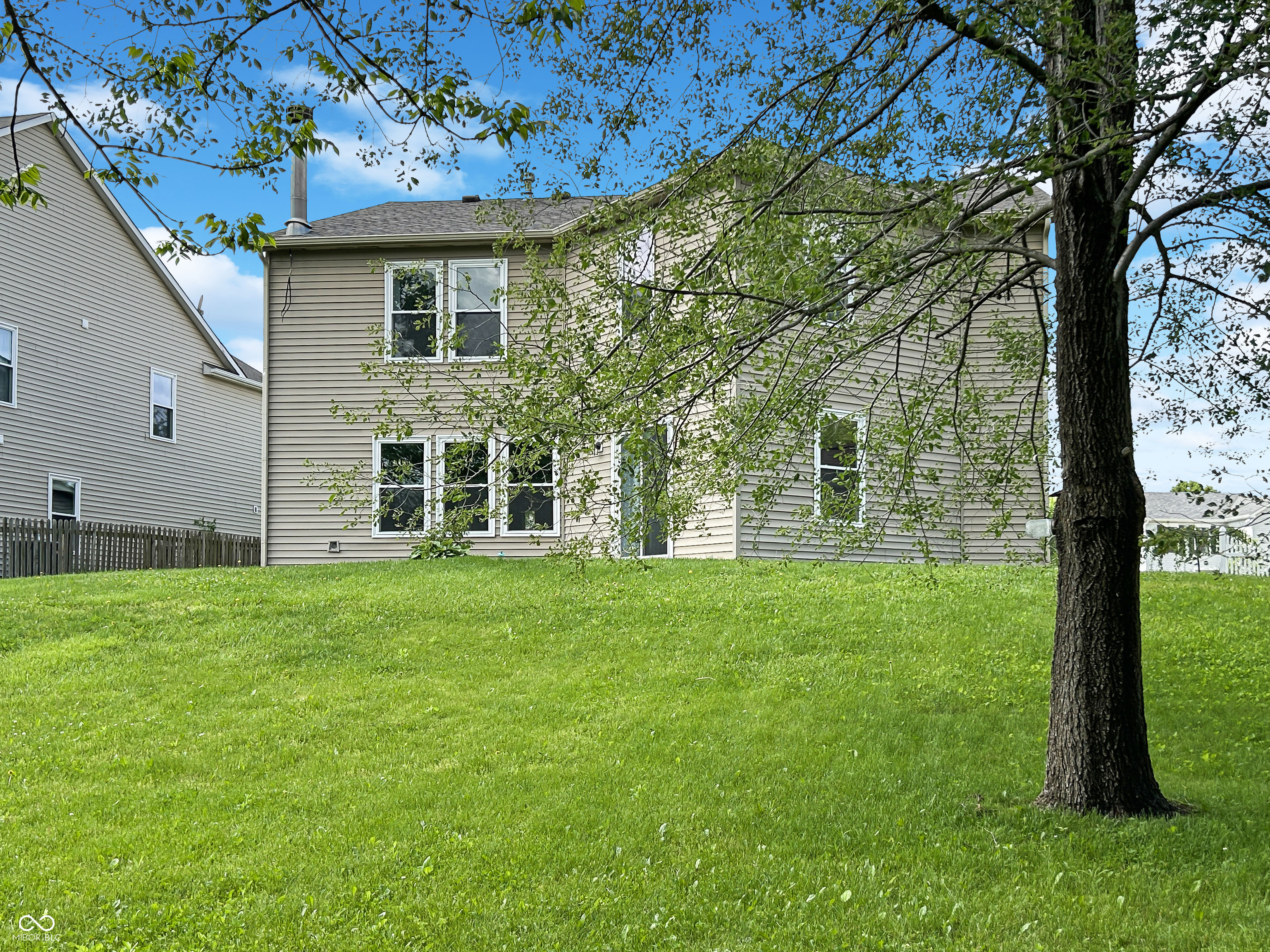 625 Streamside Drive Greenfield, IN 46140 - Photo 2 of 42