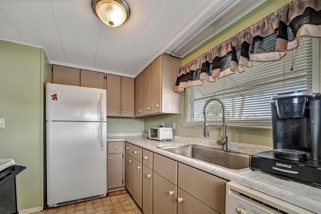 122 East St Annes Circle Apollo Beach, FL 33572 - Photo 4 of 32