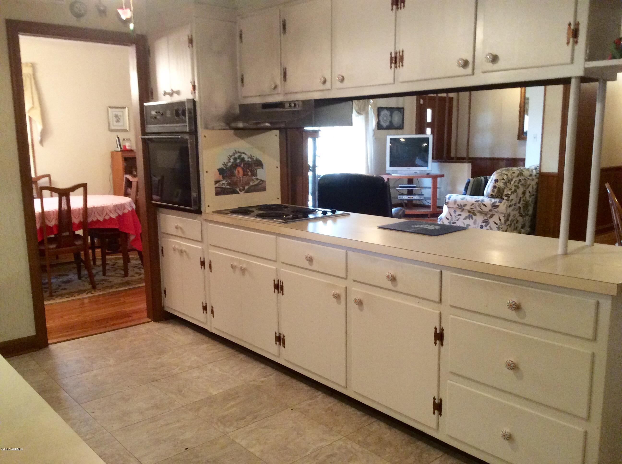 124 Country Club Road Hampton, SC 29924 - Photo 4 of 10 Kitchen