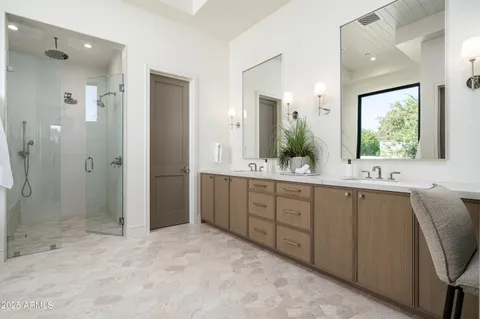 $6,450,000 | 6302 East Calle Del Norte, Scottsdale, AZ 85251