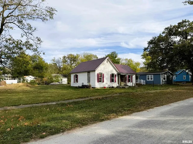 $49,900 | 225 North Center Street, Melvin, IL 60952