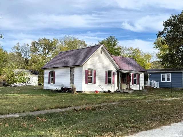 $49,900 | 225 North Center Street, Melvin, IL 60952