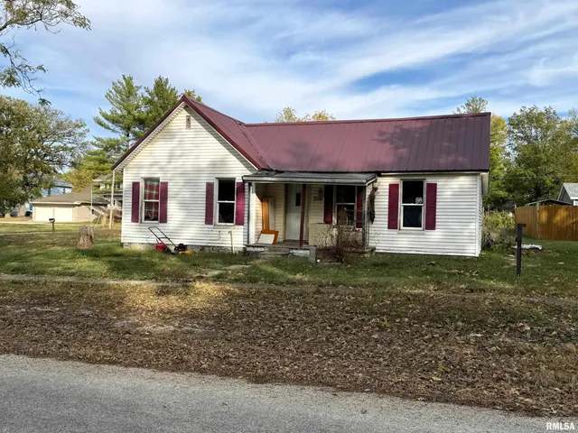 $49,900 | 225 North Center Street, Melvin, IL 60952