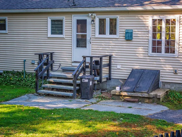 $429,900 | 5 Cedarbrook Drive, Dover, NH 03820