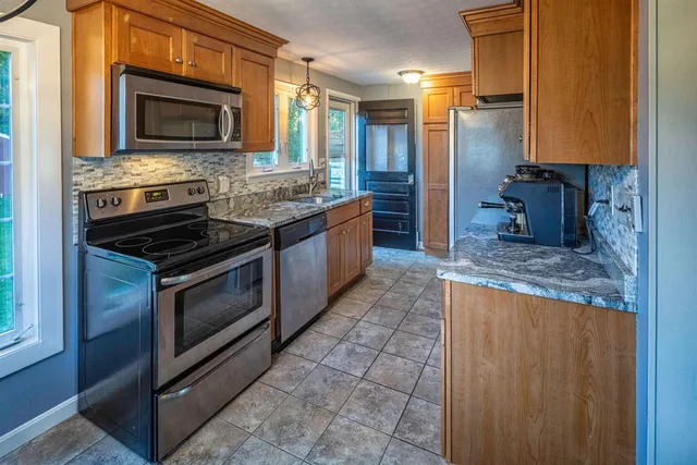 $429,900 | 5 Cedarbrook Drive, Dover, NH 03820