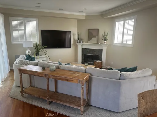 $9,500 | 425 11th Street, Hermosa Beach, CA 90254