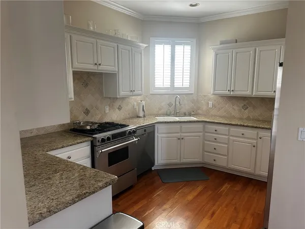 $9,500 | 425 11th Street, Hermosa Beach, CA 90254