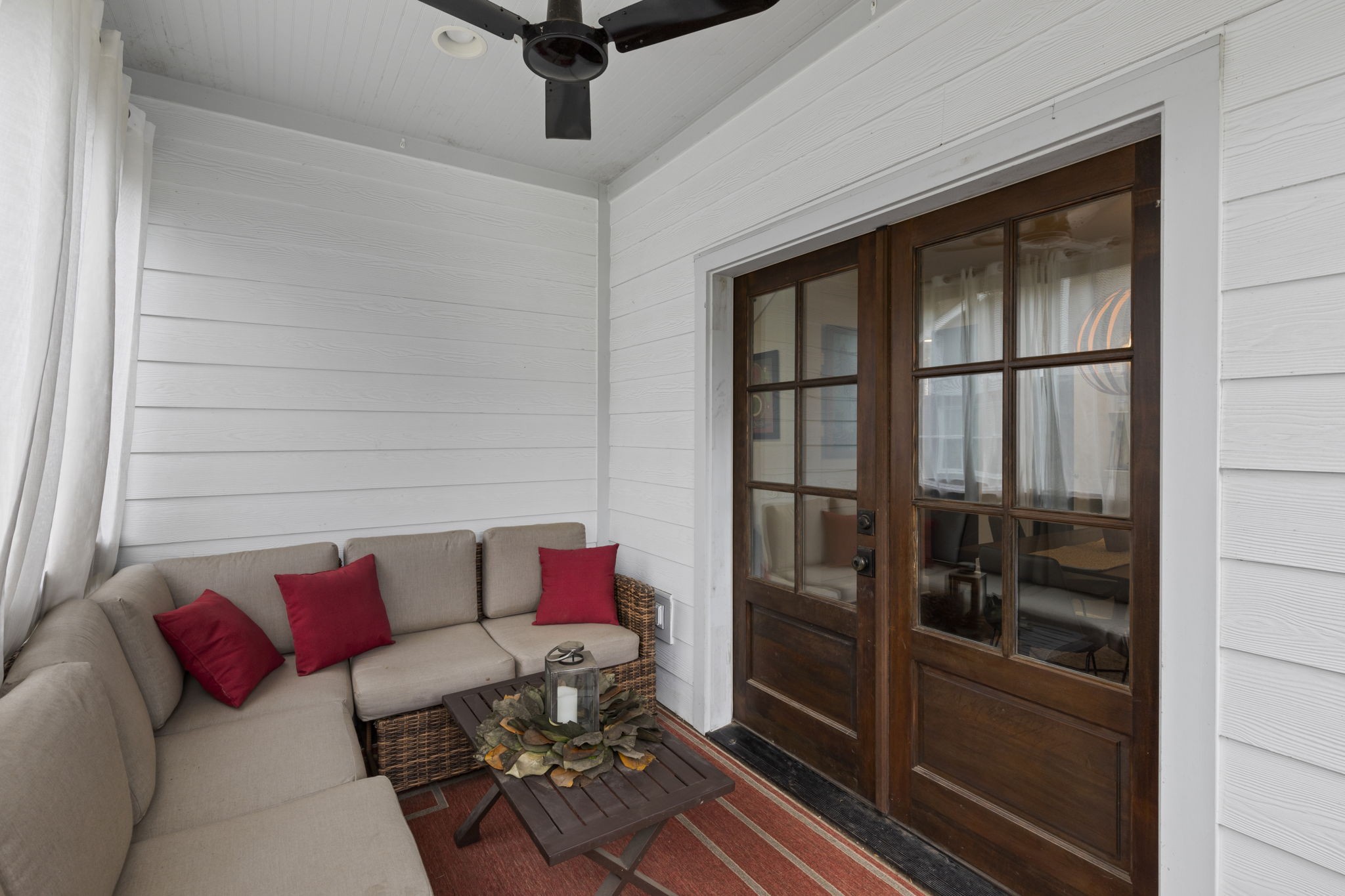 3209 Kinross Avenue Nashville, TN 37211 - Photo 39 of 48 a living room with furniture