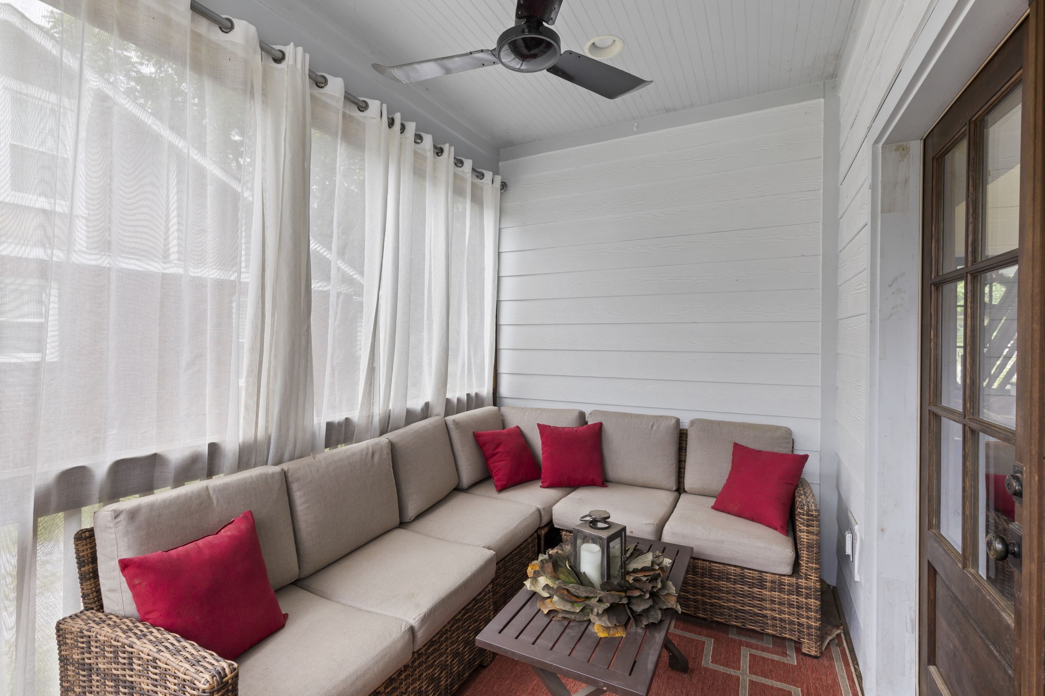 3209 Kinross Avenue Nashville, TN 37211 - Photo 40 of 48 a living room with furniture and a couch