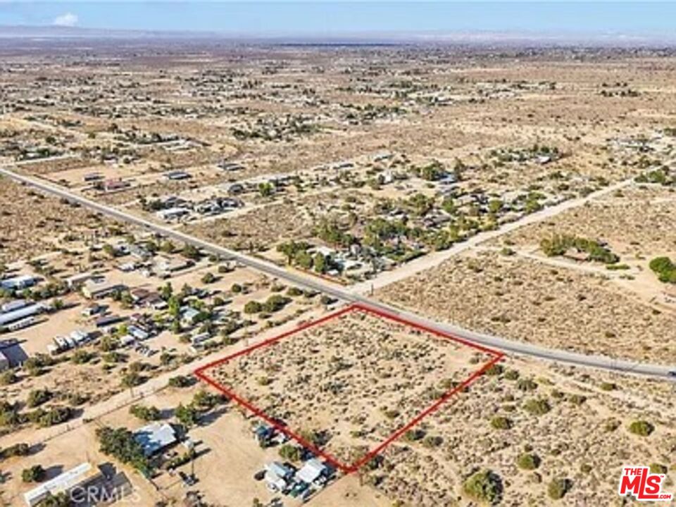 875 Locust Road Pinon Hills, CA 92372 - Photo 9 of 10 view of an outdoor space