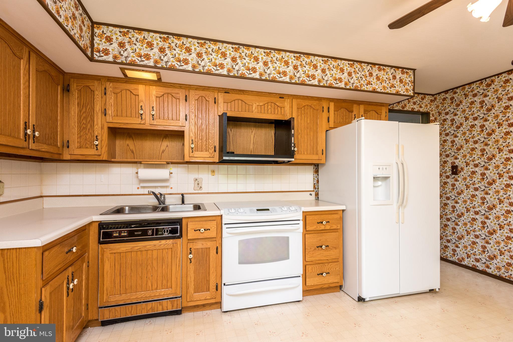 858 Rising Sun Road Telford, PA 18969 - Photo 7 of 23 Kitchen