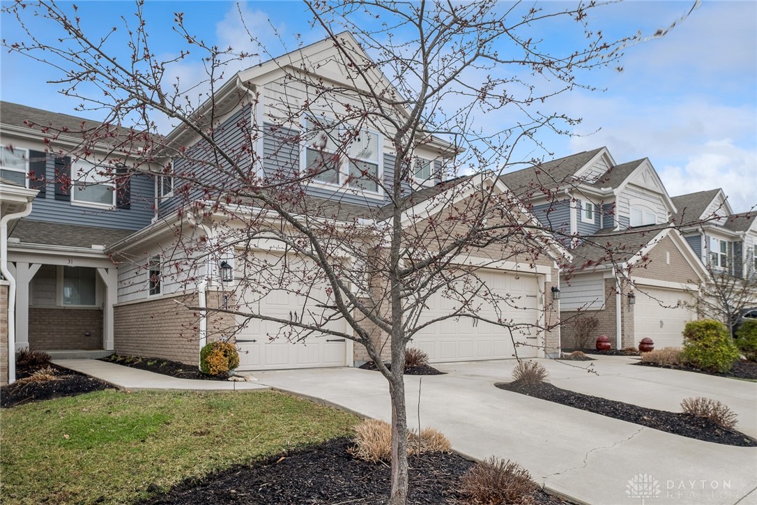 31 Rippling Brook Lane Springboro, OH 45066 - Photo 2 of 29 driveway